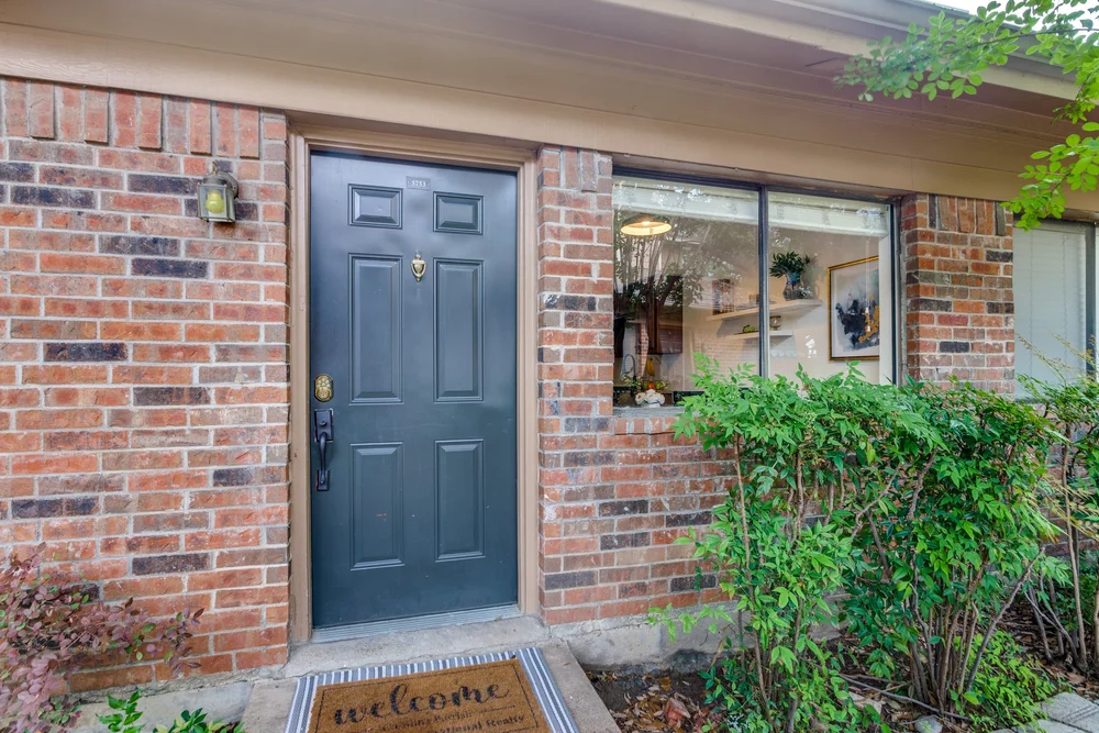 5753-cedar-creek-dr-benbrook-tx-76109-High-Res-3.jpg