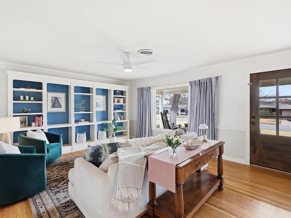 Comfort is a composition. ✨🛋️
I&rsquo;ll let you in on a secret: your home likely already holds everything it needs to feel like a sanctuary. Sure, it&rsquo;s fun to have a delivery truck full of new furniture to work with, but more often than not, 