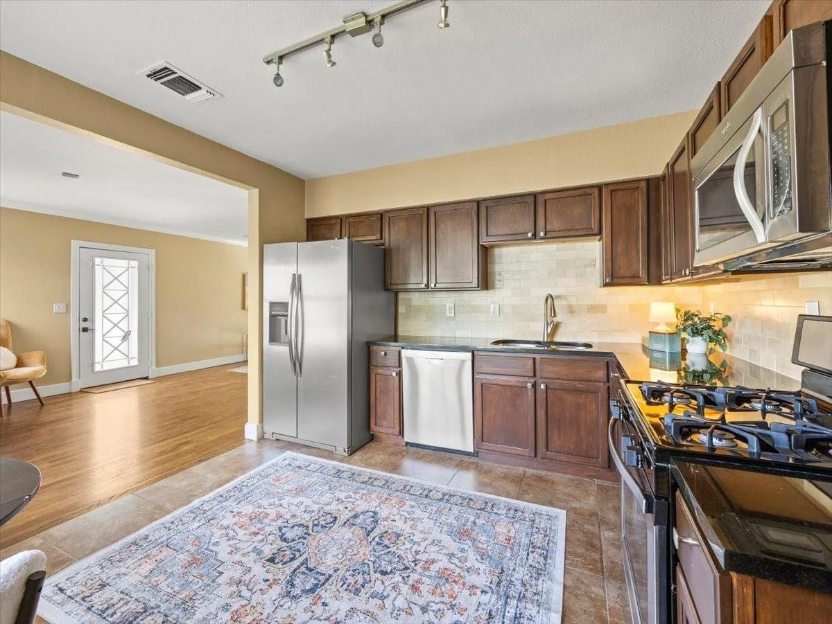 817 Edgefield 1.jpeg