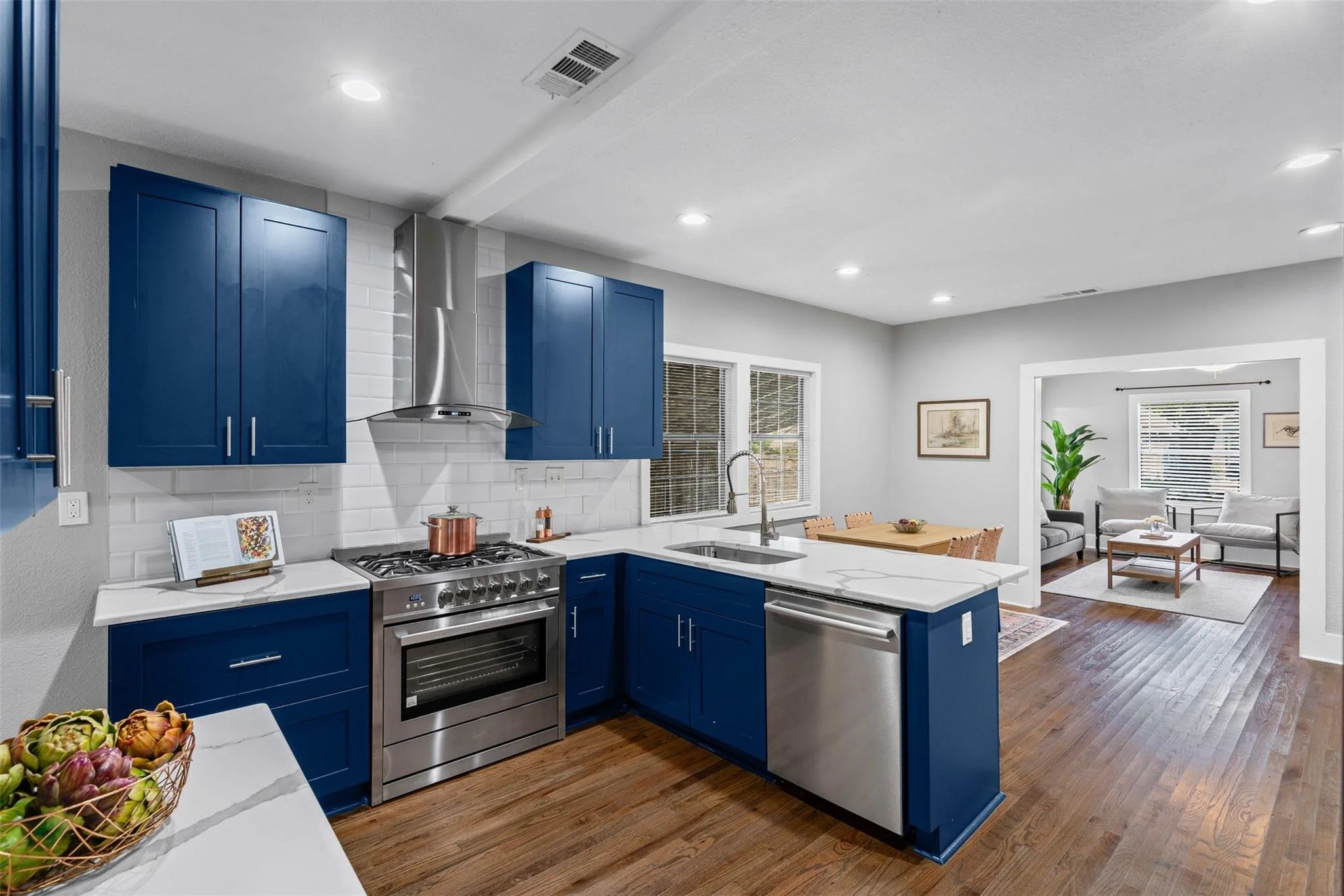 1217 Hawthorne 5.jpeg