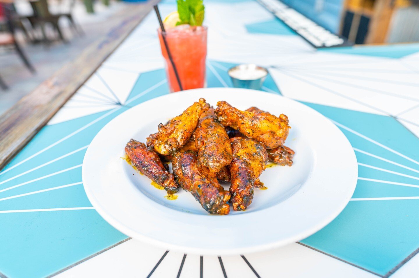 Take a day off from Labor Day Weekend grilling and enjoy some of St. Pete's favorite wings. We're still running our special offer - $5 off 12 wings, $10 off 24! Get it while it lasts!

#StPeteEats
#FloridaFoodies
#ILoveTheBurg