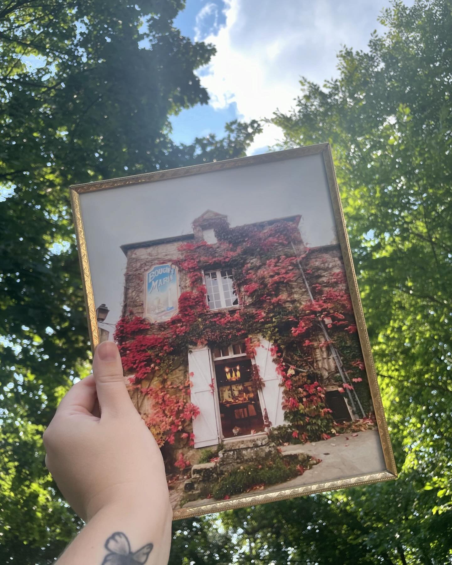 🖤 GIVEAWAY 🖤

In honor of Drop 2 coming this Wednesday at 8pm, we&rsquo;re giving away this beautiful French Chandler paired with a classic gold frame. It&rsquo;s one of our favorite original photography works featuring a French cottage in Rochefor