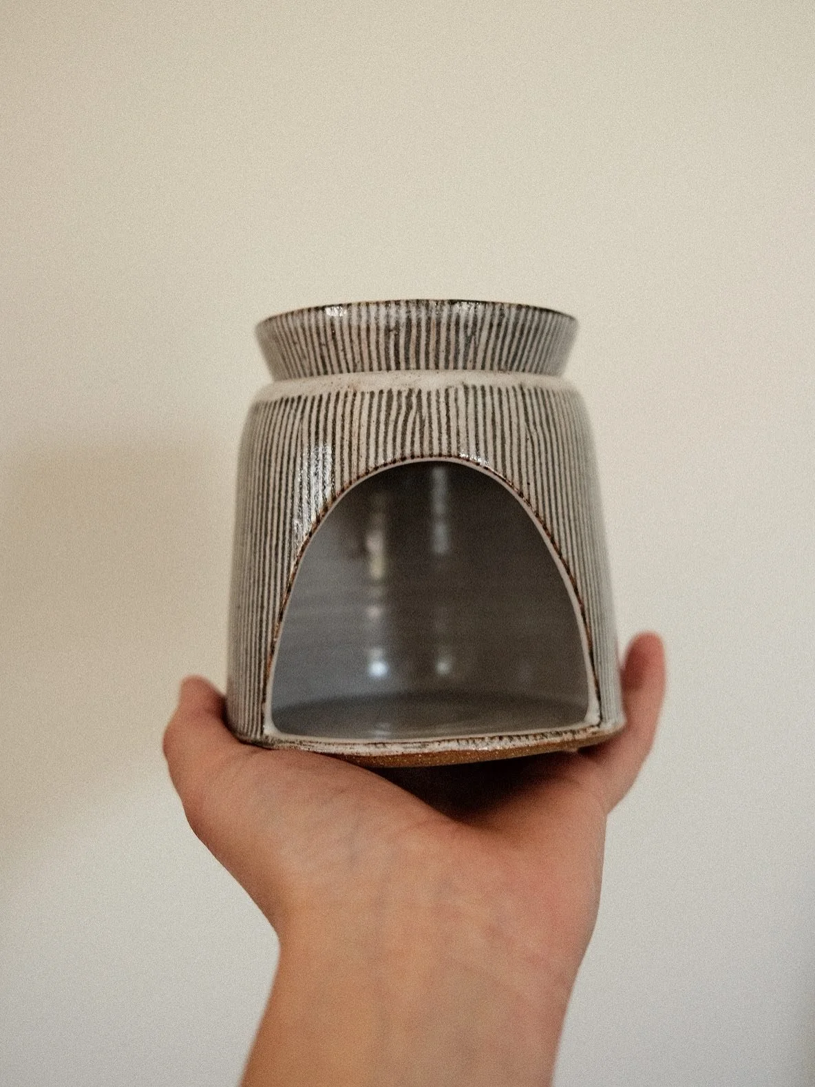 Popping in to let you know that you can find me and my wares at the @westbourneartisanmarket tomorrow! You can find the link to the Eventbrite page in my bio (booking is encouraged.)

I will be bringing these pots and more, come by if you&rsquo;d lik