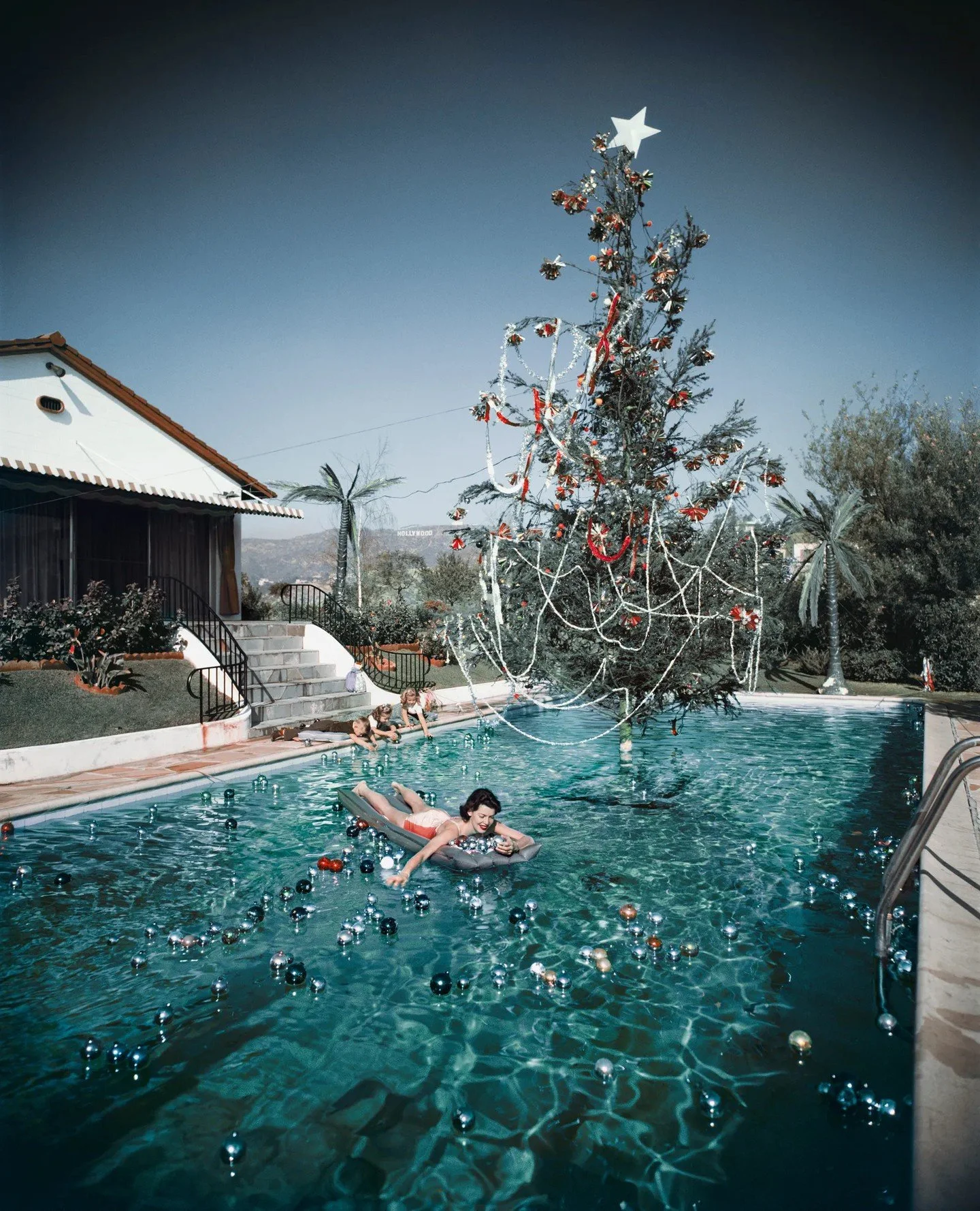 "Christmas Swim" photographed by Slim Aarons in Hollywood, 1954. ⁠
⁠
Soak in the season with Nomada's curated holiday playlist, linked in bio 🎄