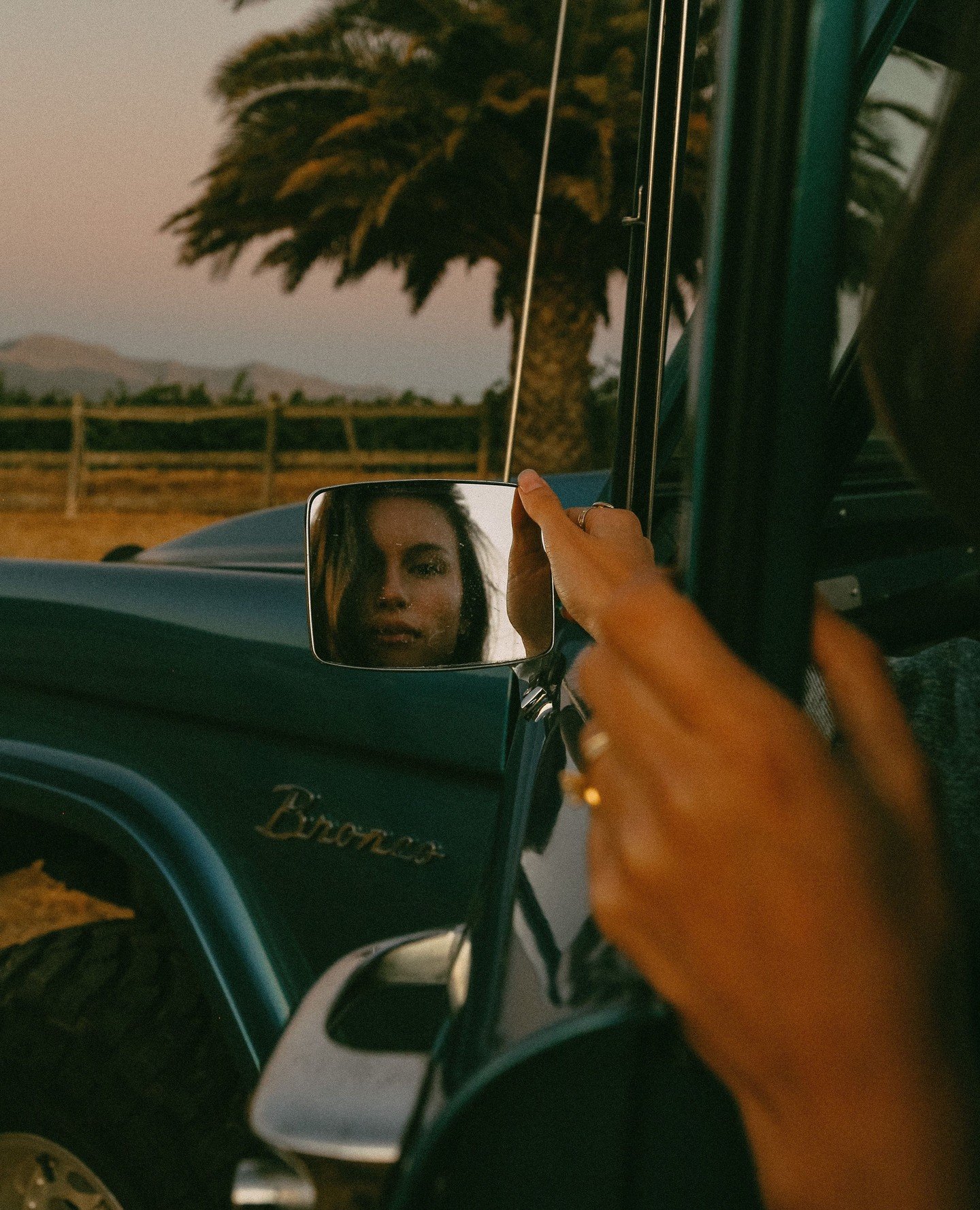 Looking back with gratitude. Moving forward with intention. Here's to what was and what&rsquo;s next. #newyearsreflections 🪞 ⁠
⁠
⁠
⁠
.⁠
.⁠
.⁠
⁠
Photo: @lorenmislavsky