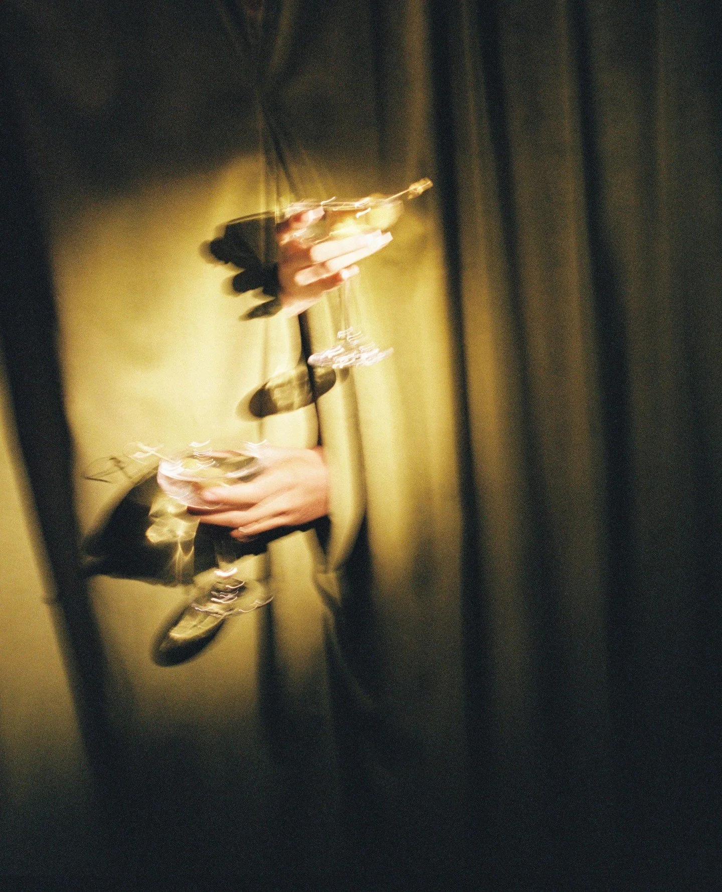 Friday behavior 🍸 ⁠
⁠
.⁠
.⁠
.⁠
⁠
Photo: @danielle_honea