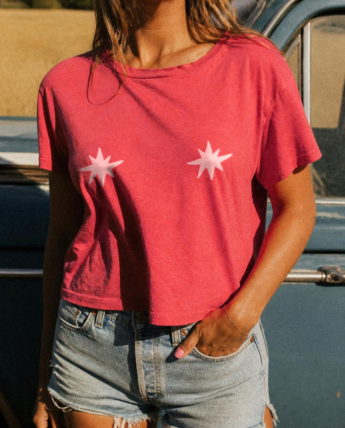 pink_tee_stars_grain.png