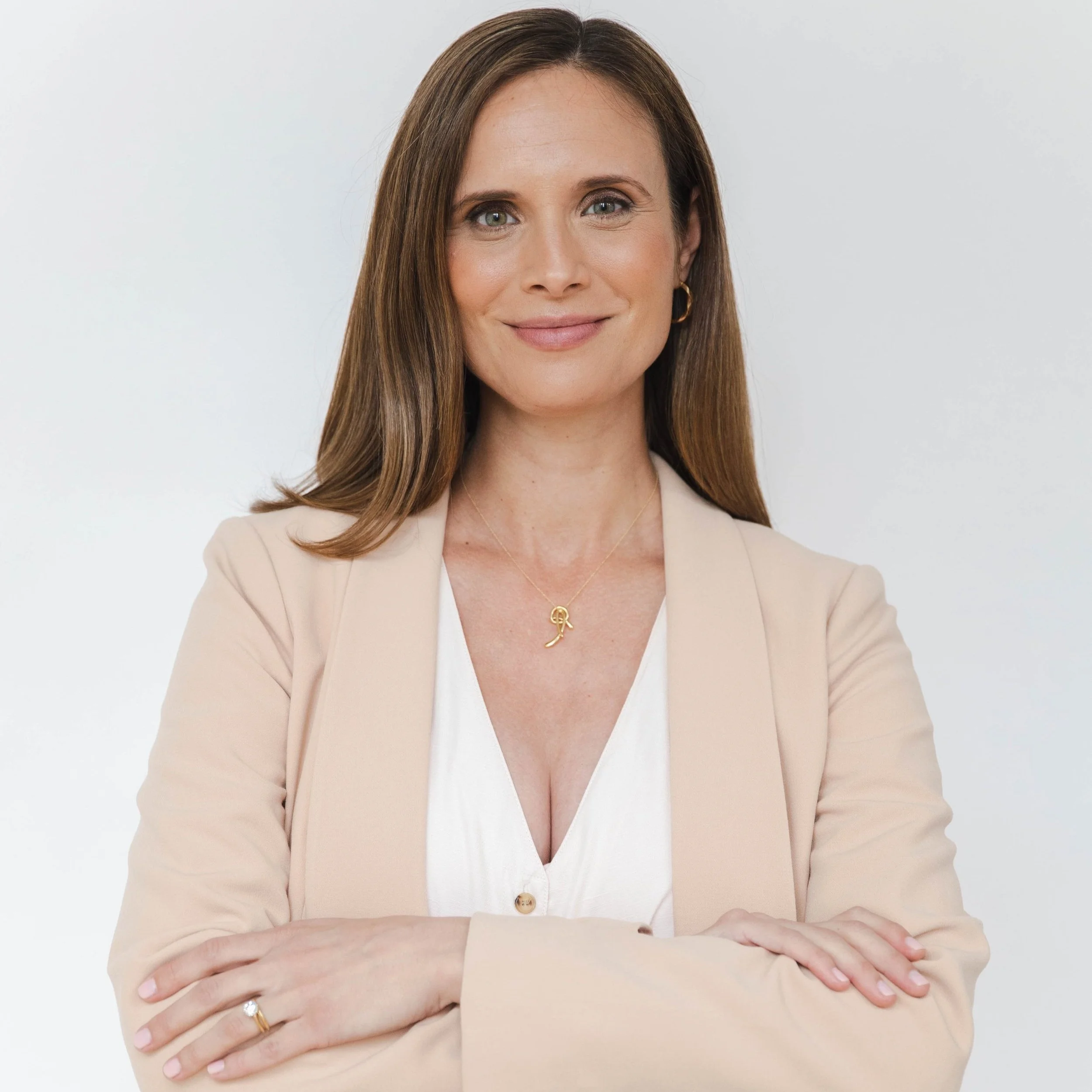 Episode 139: From Mom to Mompreneur: How To Balance Business and Motherhood Insights from Sarah Kallile