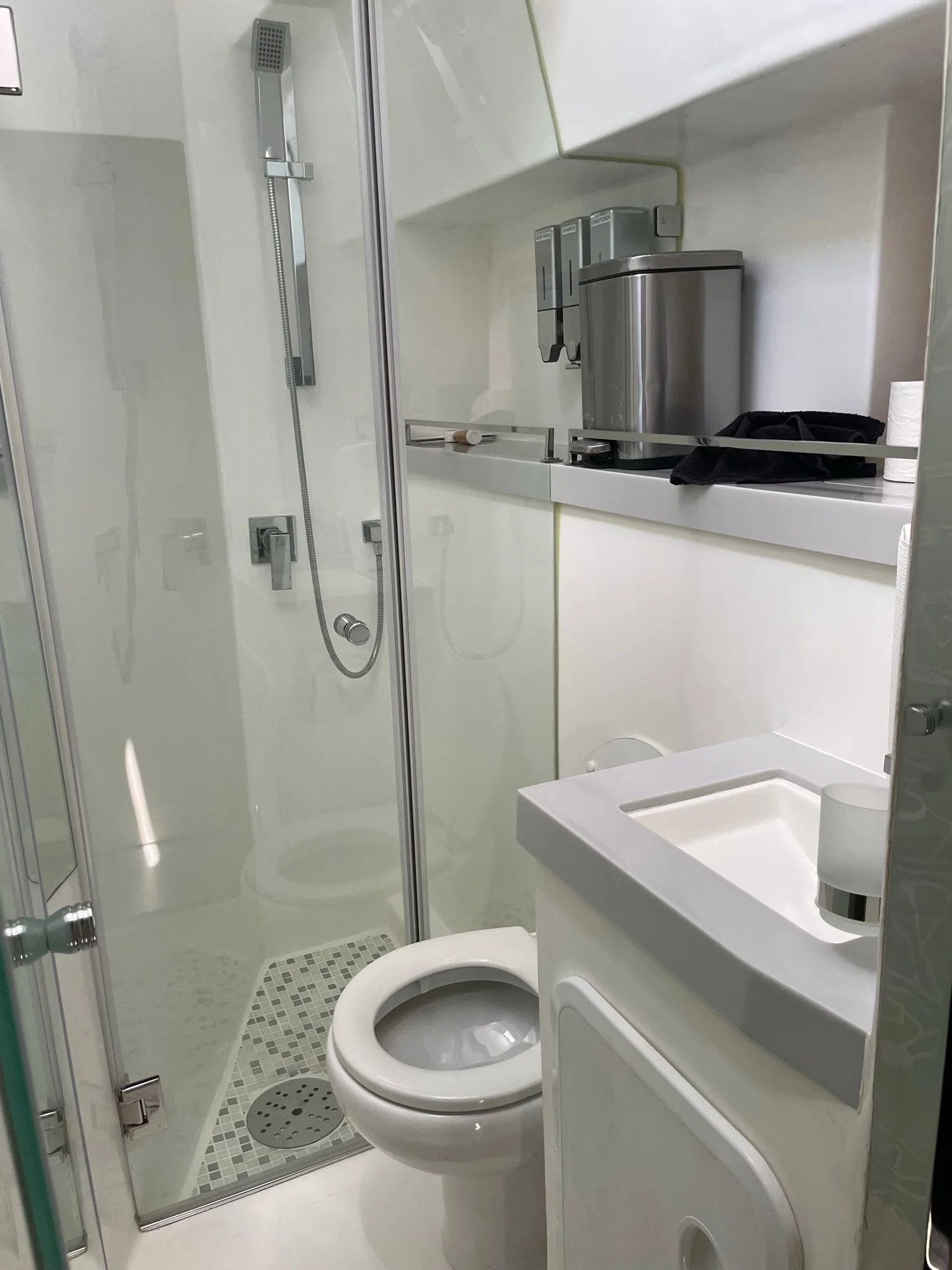 Starboard Mid Cabin Head