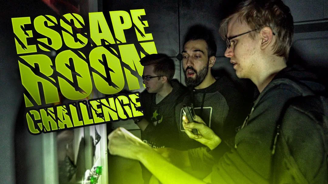 Houston Outlaws play an Immersive Tech Custom Escape Room!