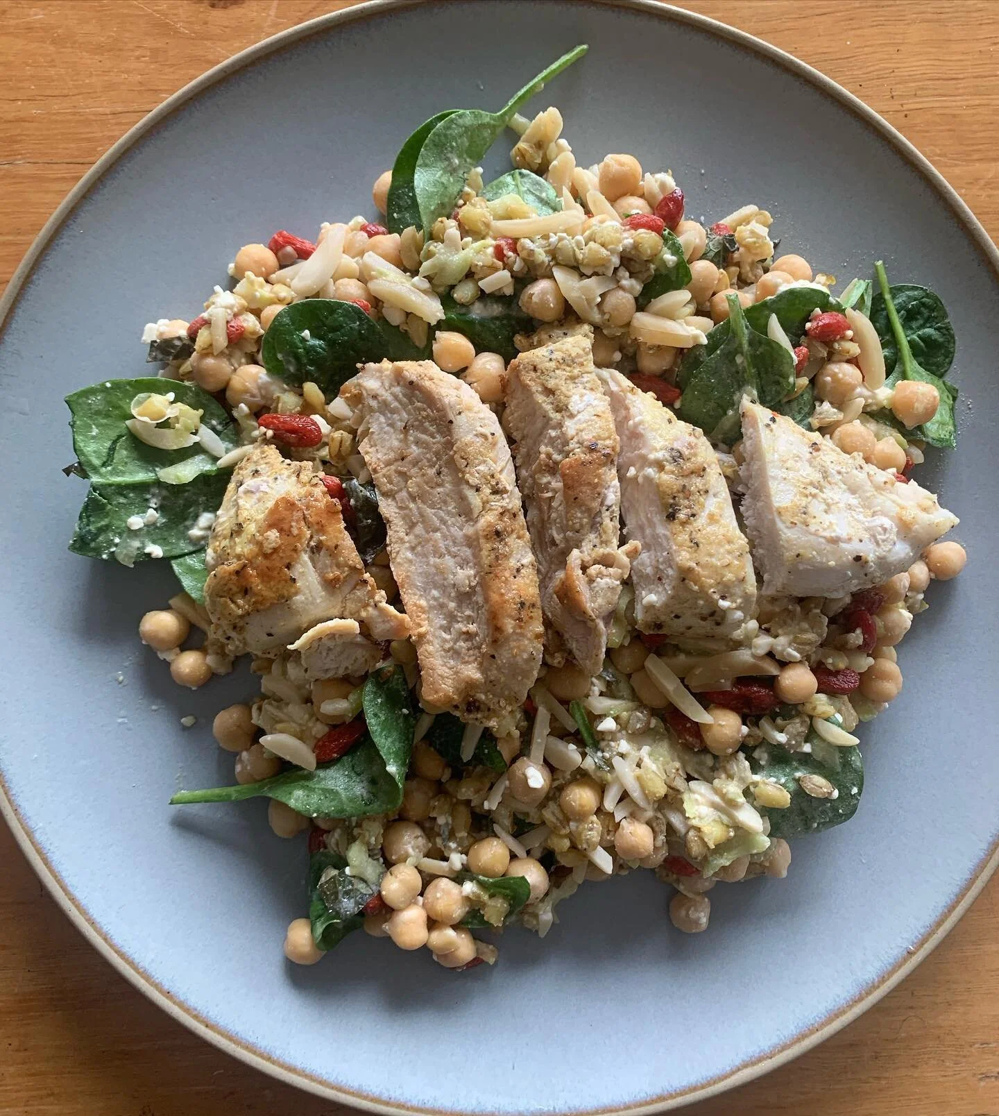 MOROCCAN CHICKEN WITH PEARL COUSCOUS, FETA AND ALMONDS

I cannot overemphases how delicious this meal is! Comforting, healthy and quick to make, it ticks all the mid-week boxes👌

Ingredients:
600g Chicken tenderloins
1 tablespoon extra virgin olive 