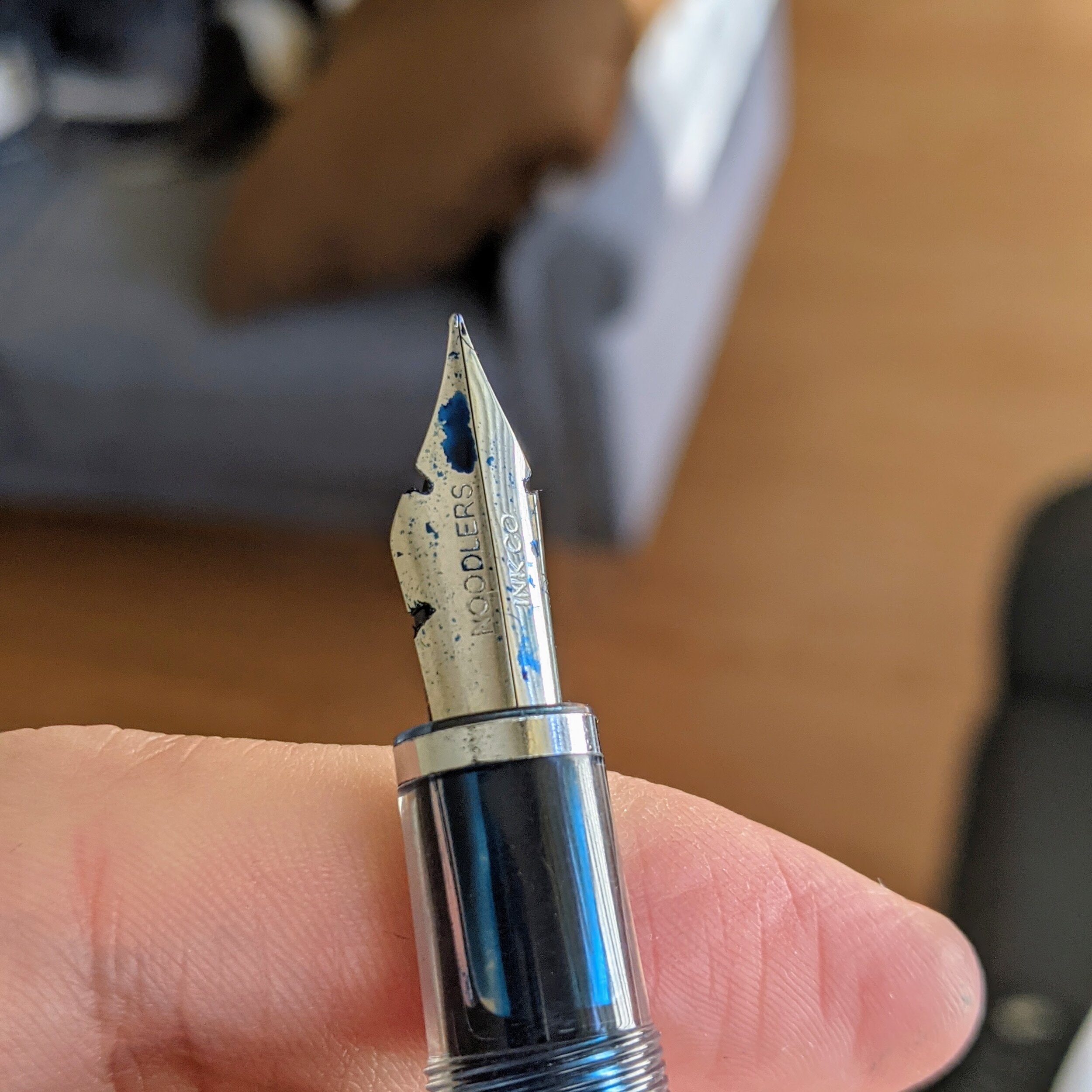 Here is a Noodler’s pen that I’ve modified for more flex