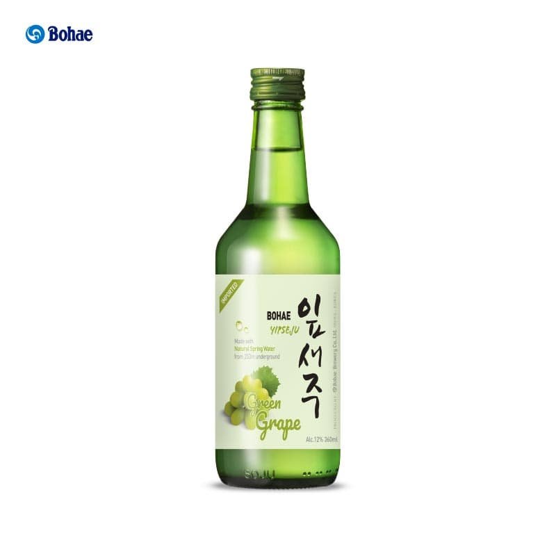 Green_grape_Soju,_Yipseju_Green_grape_2.jpg