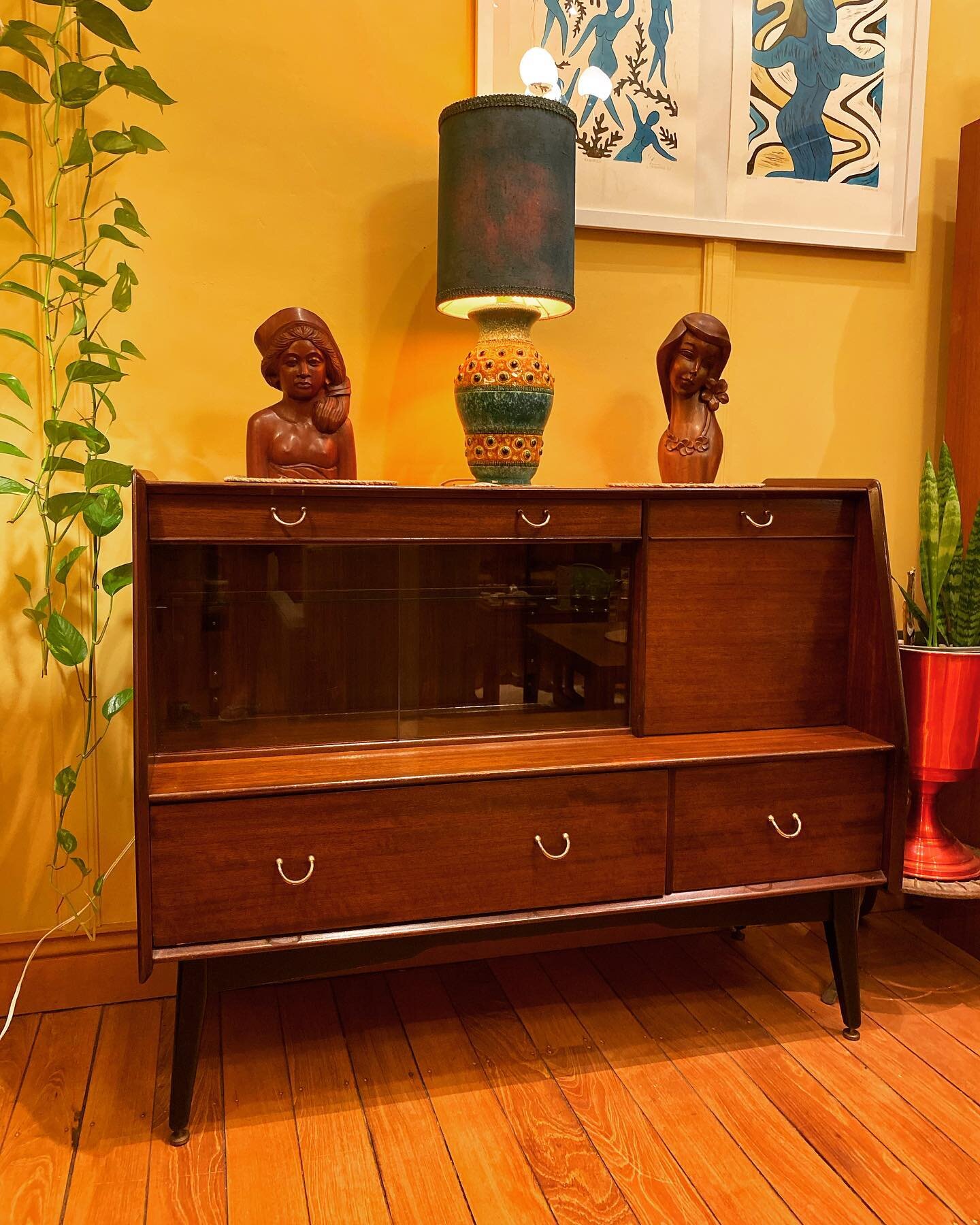 - 1959 Librenza Sideboard.

1959 Librenza Sideboard by  E Gomme for G Plan.

This stunning sideboard features felt lined cutlery drawer, sliding glass display with removable shelf &amp; cocktail cabinet over two large drawers.

$1,350 - comment sold 