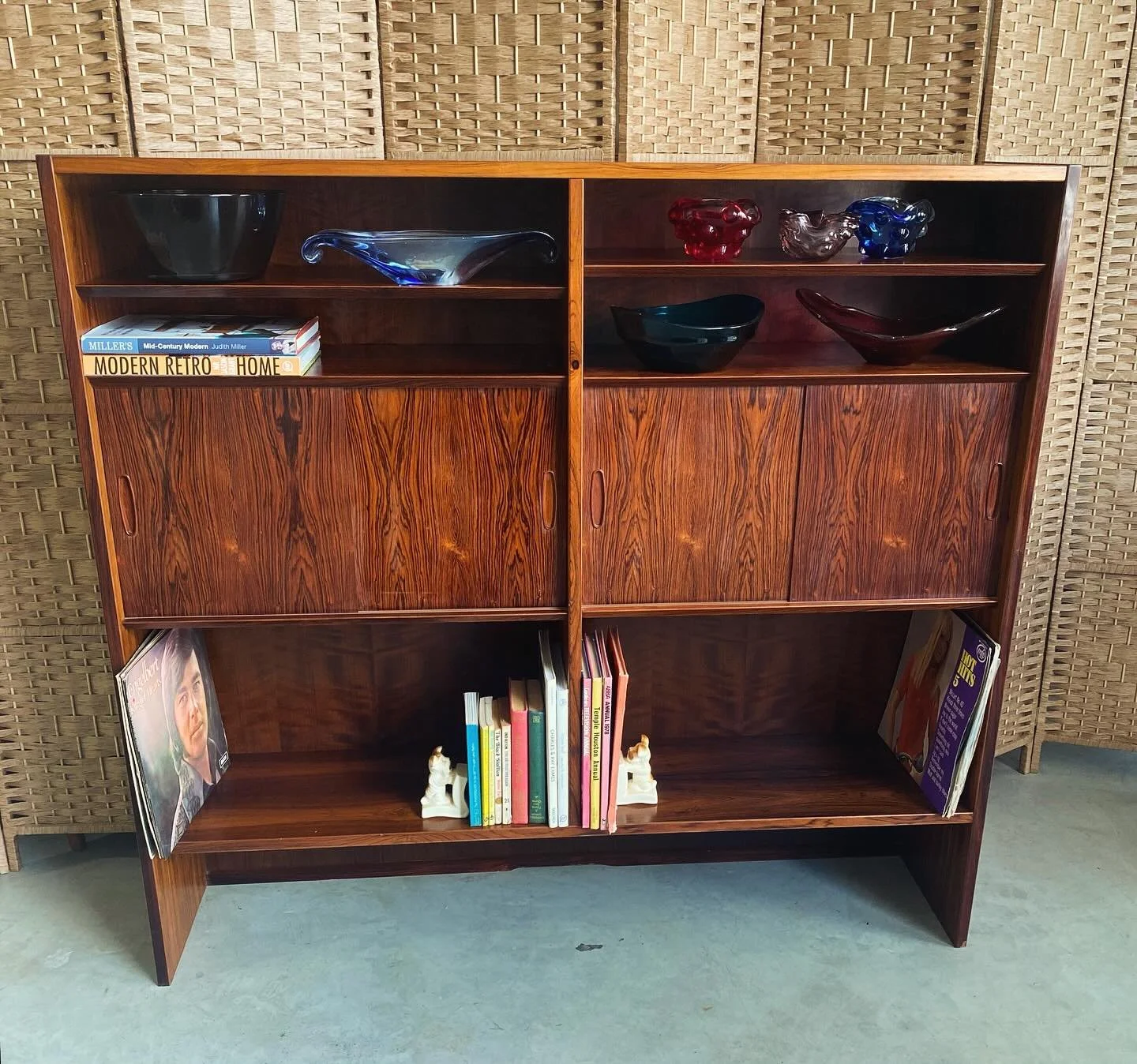 Mid Century Danish Cabinet/Bookcase

Rosewood with adjustable/ removable shelves for very versatile storage of books, vinyl &amp; treasures
At only 31cm deep it&rsquo;s perfect for the hallway, entrance, office&hellip;anywhere!

138cm wide
129cm high