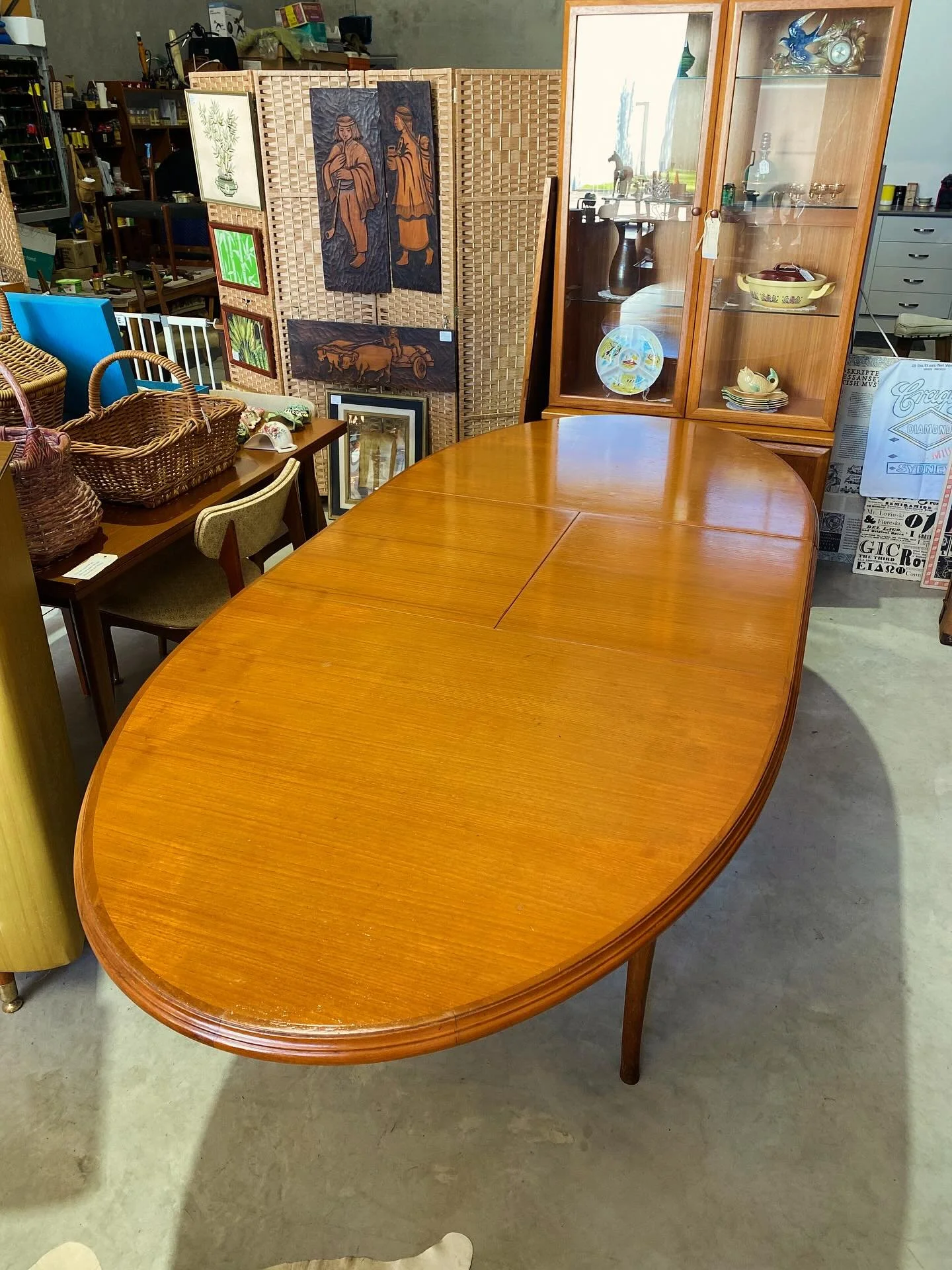 Mid Century Extension Dining Table

Large teak table extends to a huge 242cm to sit 8 people

L: 182-242cm
W:106cm
H:75cm

$450

Delivery available

#midcenturymodernfurniture #midcenturydiningtable #visitmurwillumbah