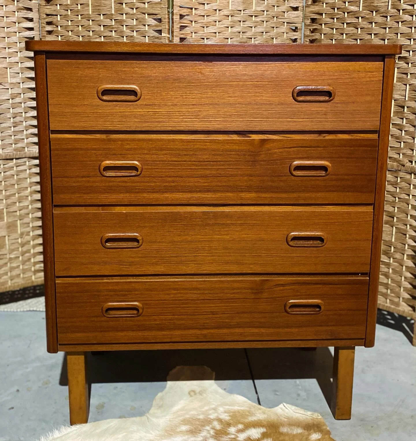 Mid Century Drawer Sets

These mid century drawer sets will look fabulous in every room of your home
In the entrance way for the key bowl, the bedroom for extra storage or pop a TV/Turntable on top
Compact &amp; versatile

Priced from $480

Open Thur