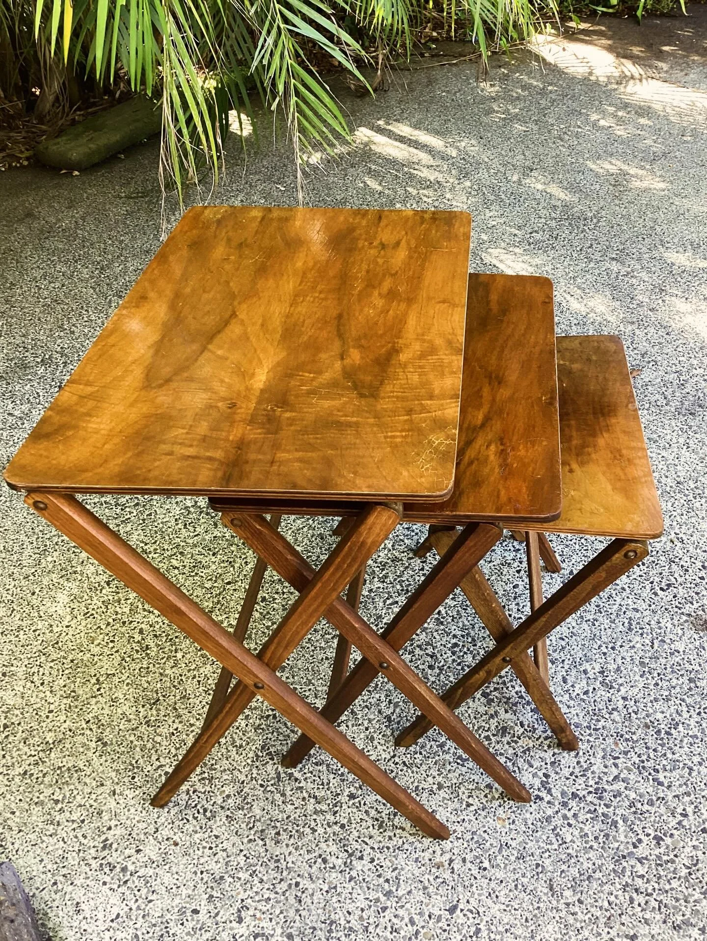 Mid Century Table Nest

Nest of three foldable side tables from the 1950&rsquo;s
Practical, versatile and transportable!

Large Table: 54x35x50
Med Table: 44x30x44
Small Table: 33x25x37

$150 for the set

#midcenturymodernfurniture 
#midcenturysideta