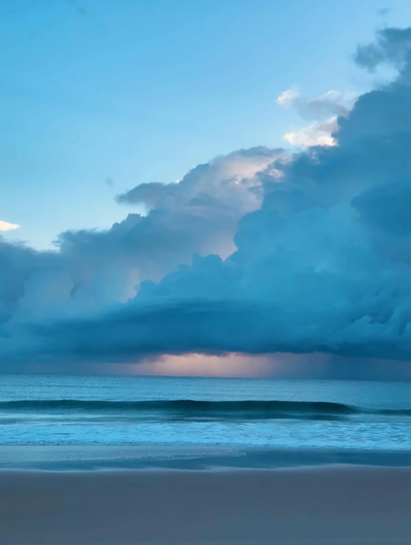 Good morning - time to start planning your visit this August for the 2026 Straddie Arts Trail and experience the morning magic of Minjerribah, soft pink skies painted across the waves, alongside the work of our island artists and makers.

📅 From 13 