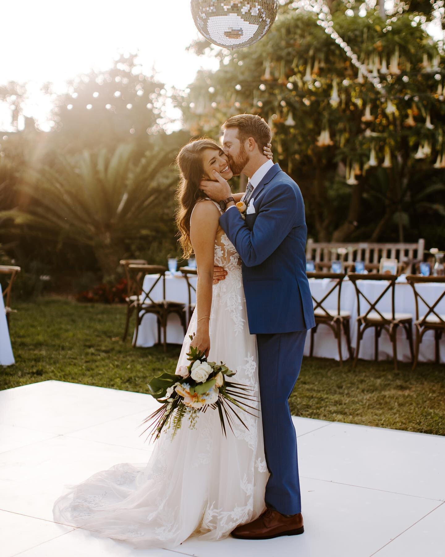 Seeing photos from your wedding day never gets old! Such a stunning bride and groom! And peep the disco ball 🪩🤩 

Bride: @jessi.manbert
Photographer: @erinwiesephoto 
Makeup: @makeupbynancyj
Venue: @sandiegobotanicgarden