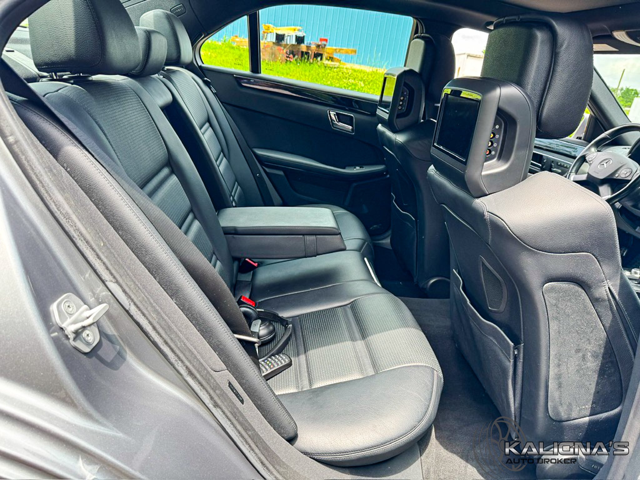 2010SilverE63AMG-06.jpg