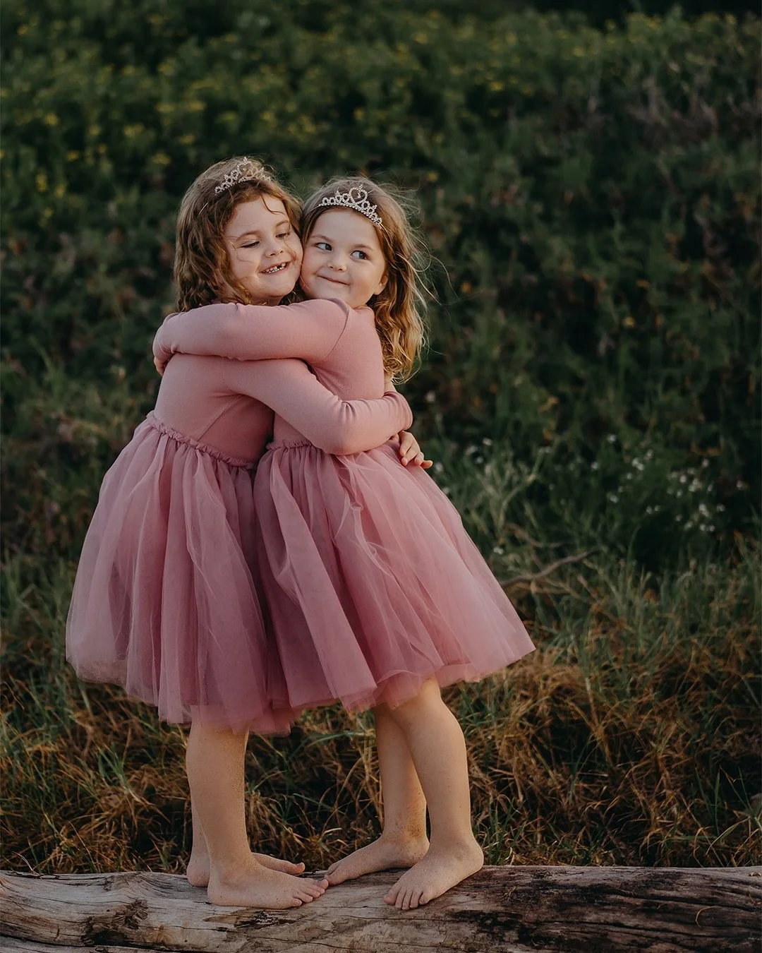 No stronger bond than sisters 🫶🏼 
Another gorgeous shoot from ours Mother&rsquo;s Day mini 💕