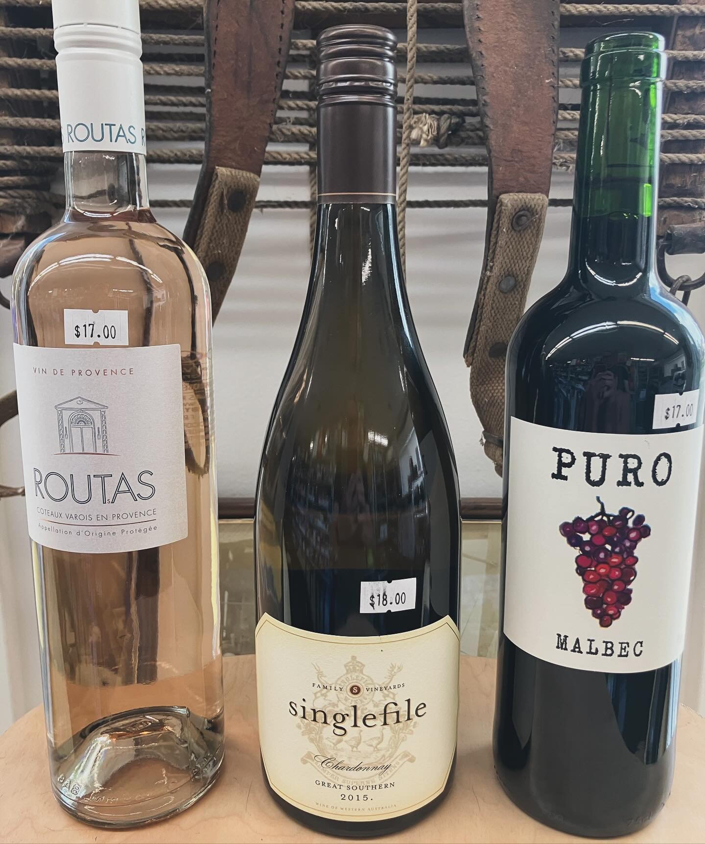This week we&rsquo;re tasting out more tasty - and great value - wines for your sunny weekend! Come by Corner Pour Wine Tasting with Clark, Thursday from 5-7:30pm. 

#naturalwine #winetasting #highlandpark #cornerstore #westseattle