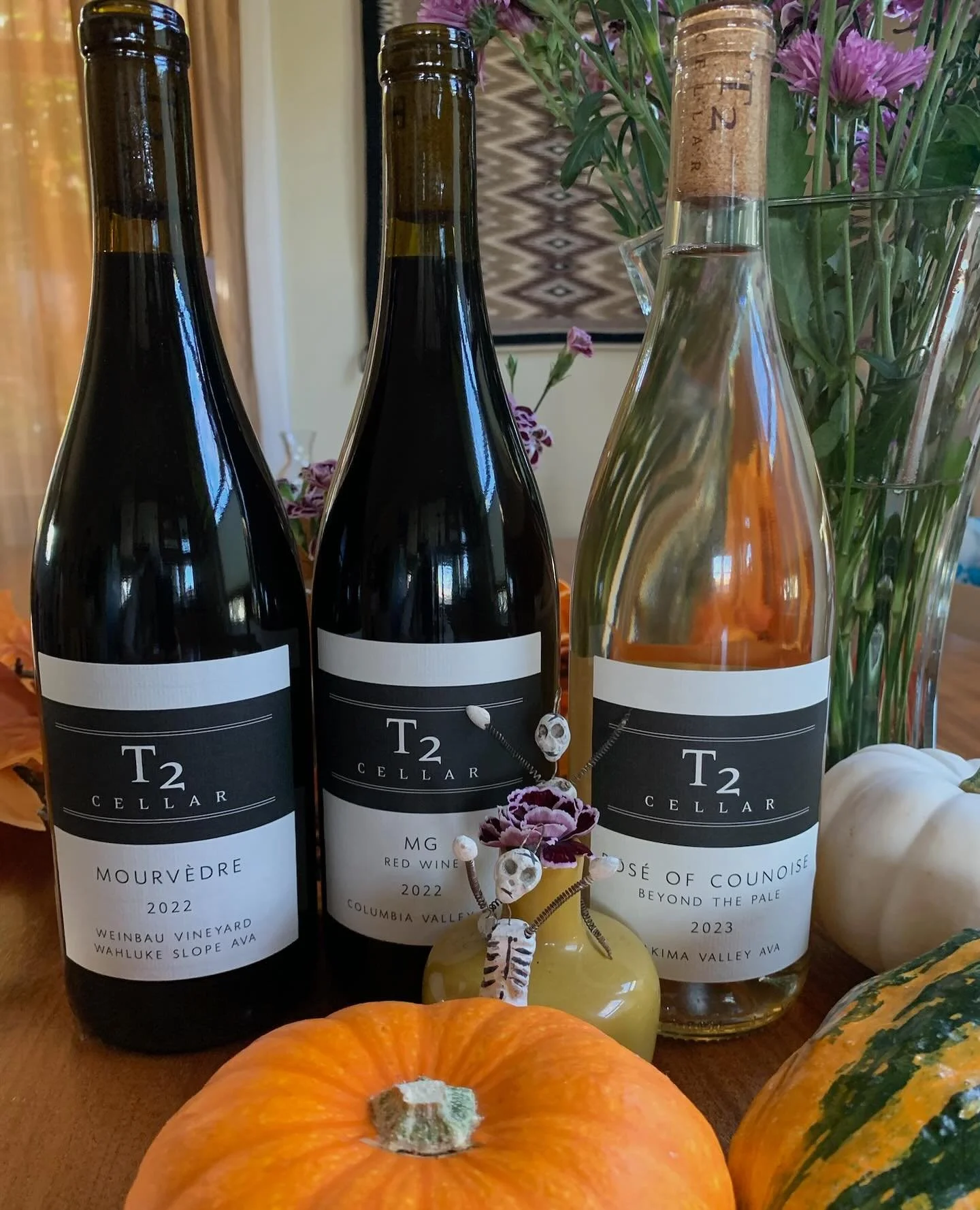 Neighbors @t2cellar are coming to the corner store for this week’s wine tasting! Come by, say hi - and try some of their delightful wines. 
Wine tastings are every Thursday from 5-7:30pm - cheers! 🍷
#winetasting #seattlewine #drinklocal #sup