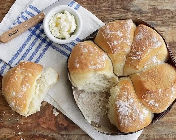 Thanksgiving is &hellip; wait a minute &hellip;. a week away?! If you&rsquo;re like us you&rsquo;re still nailing down your menu. If rolls make the cut - might we recommend the pillowy soft buttermilk rolls from Seattle&rsquo;s own @macrinabakery 

T