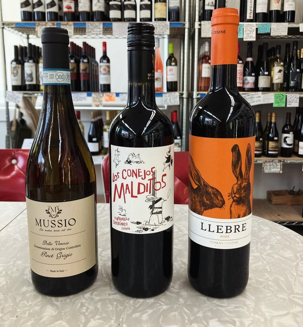 This week we&rsquo;ll be tasting out these lovely wines at Wine Tasting with Clark - including two 🐇 wines! Come by and give them a try!

Wine tastings are every Thursday from 5-7:30pm. 

#winetasting #drinklocal #highlandpark #cornerstore #westseat