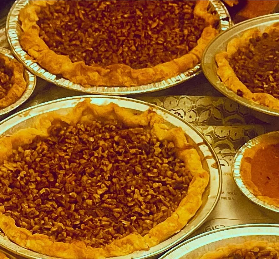 Only 2 more days to order your pies for Thanksgiving!  @benjis_peachcobbler makes outstanding pies, and this year you can order their pecan, sweet potato, salted caramel apple, and pumpkin spiced cheesecake pies for your feast next week!

Order onlin