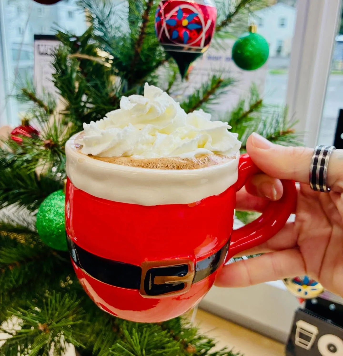 Our peppermint mocha is back on the menu! Omanhene chocolate, QED espresso, your choice of milk - and some peppermint to make it extra festive. Don&rsquo;t forget to top it with a dollop of whipped cream!

#peppermintmocha #holidaydrinks #highlandpar