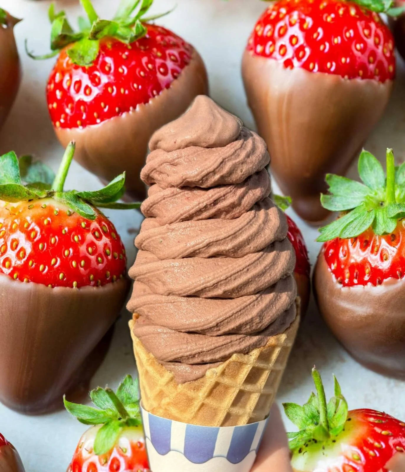 Chocolate covered strawberry ice cream, anyone? 🍫🍓

This month you can get your real fruit blended with chocolate ice cream 🤗💘 

#NZxNW #realfruiticecream #madejustforyou