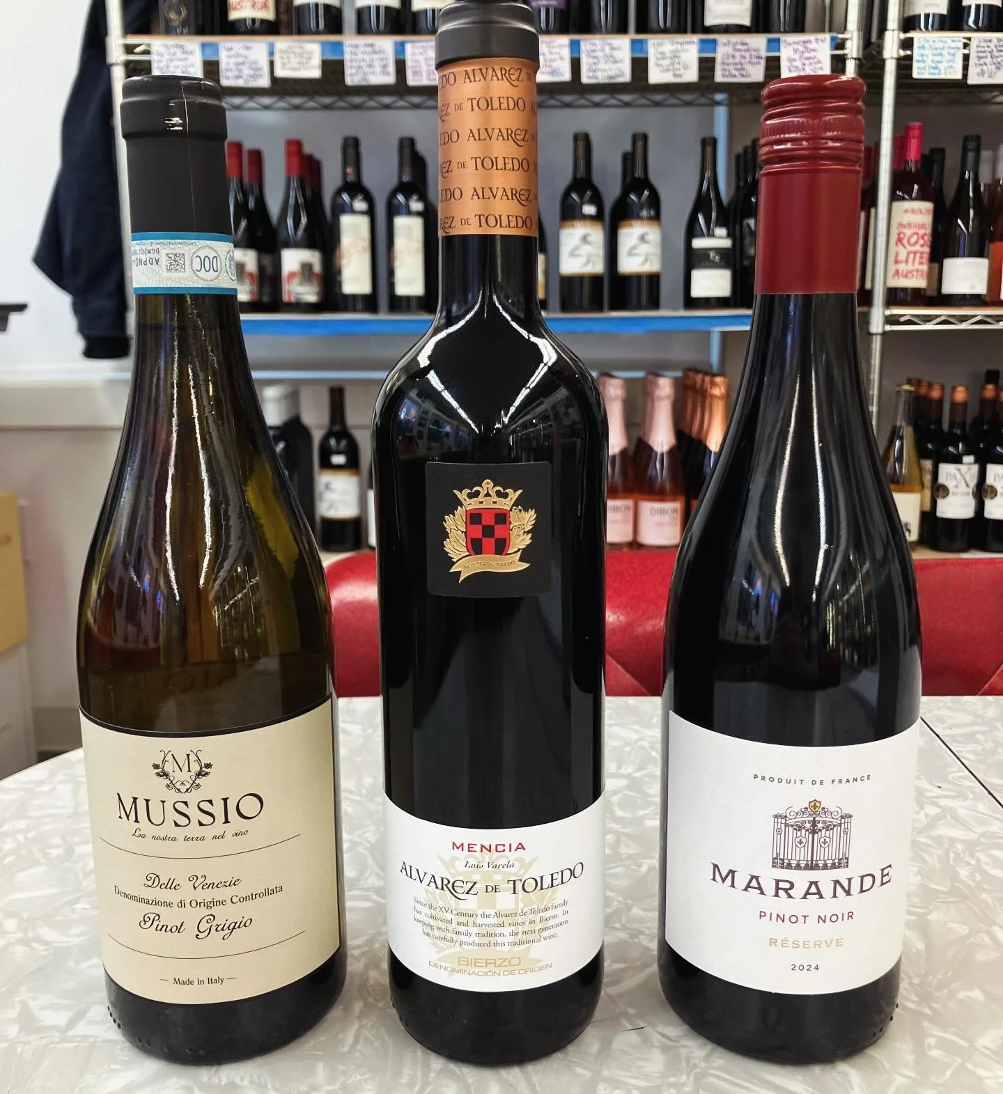 Tonight Clark is tasting out three (3!) new wines to our shelves! All of which pair nicely with our food truck @cascadiapizzaco - and @girlscouts cookies 😉

Come by tonight for Wine Tasting with Clark from 5-7:30pm and find your new favorite wine!

