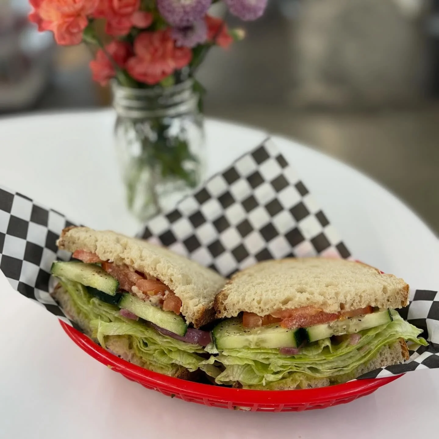 We&rsquo;re welcoming in the season change with our new Spring Sandwich 💚
Hummus, avocado, cucumber, tomato, pickled and raw red onions, lettuce, and a drizzle of Green Goddess dressing all sandwiched between sourdough bread. If you want to add meat