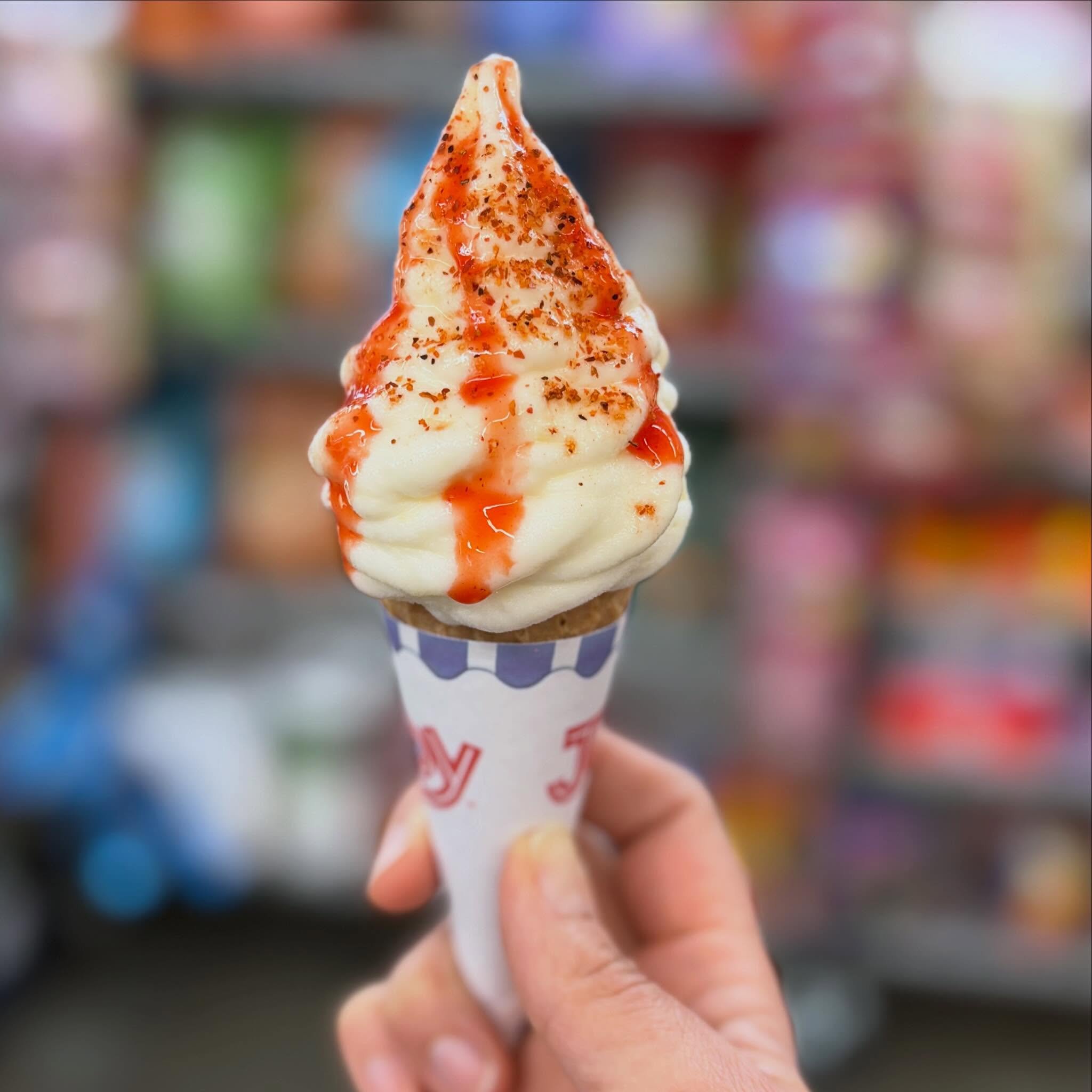 Our staff pick this month is perfect for Cinco de Mayo! Coconut cream blended with pineapple, topped with chamoy and tajin 🍍🥥🌶️ - give it a try today!

#NZxNW #realfruiticecream #veganicecream