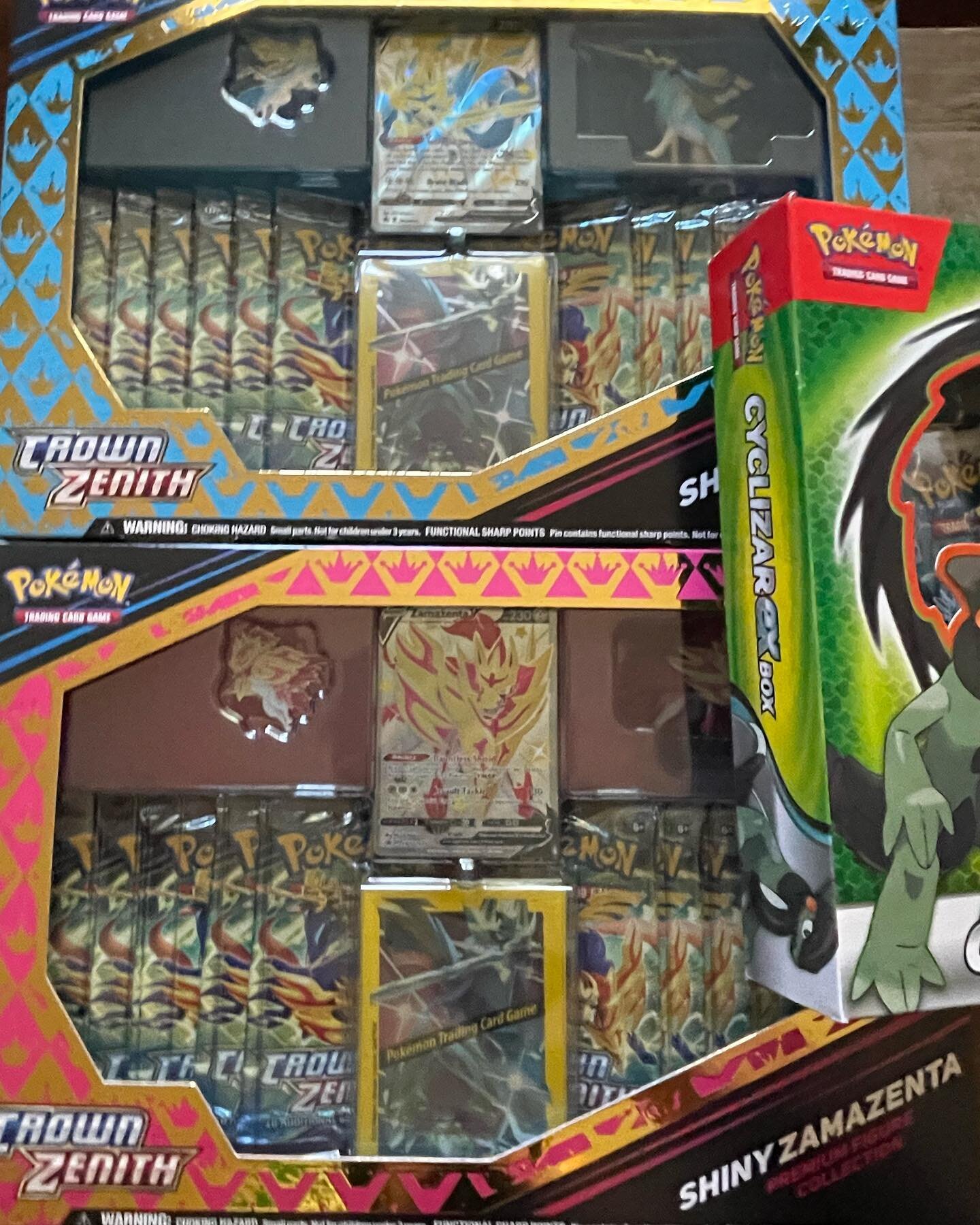 Now in stock and shipping out pre orders ! #crownzenith #shinyzacian #shinyzamazenta premium boxes #cyclizarexbox one of the best boxes and one to keep in your collection for crown zenith . Try the new Pok&eacute;mon add it to a deck see how it can d