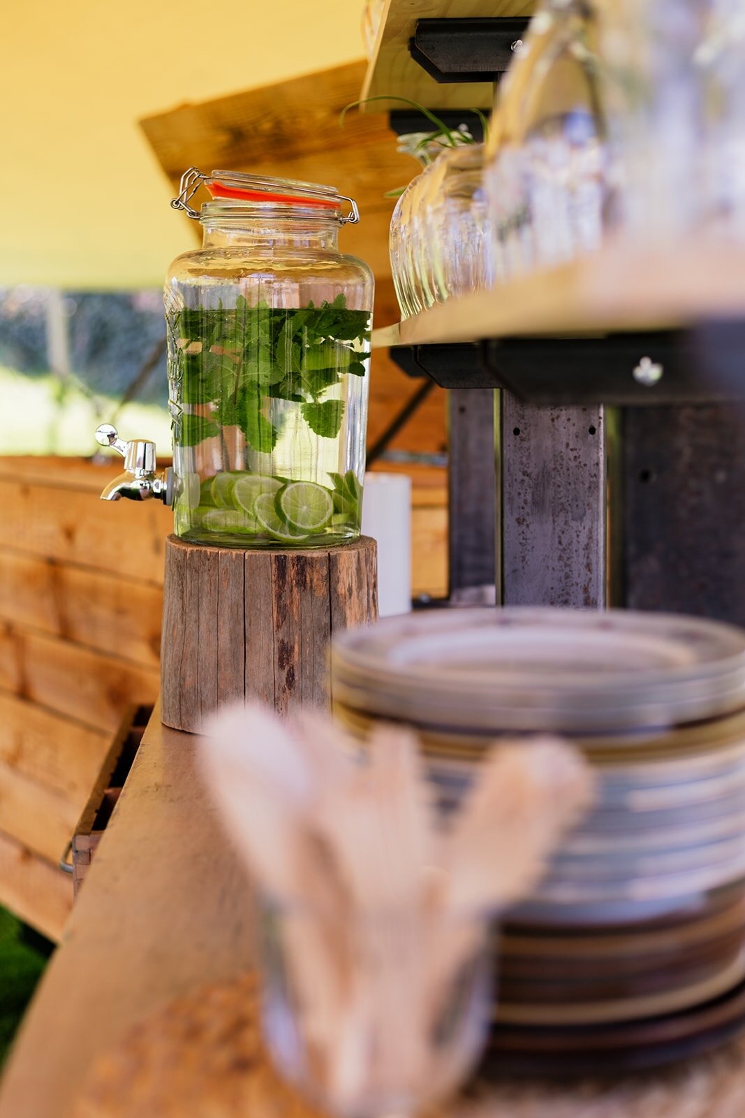 Wat is jouw favoriete alcoholvrije drink? 🍹
Een smakelijk drankje is on-mis-baar op een gezellig feestje of teambuilding. Zelfs voor, tijdens of na een vergadering drink je graag iets lekkers.

En dat moet niet altijd m&eacute;t alcohol zijn. 2024 i