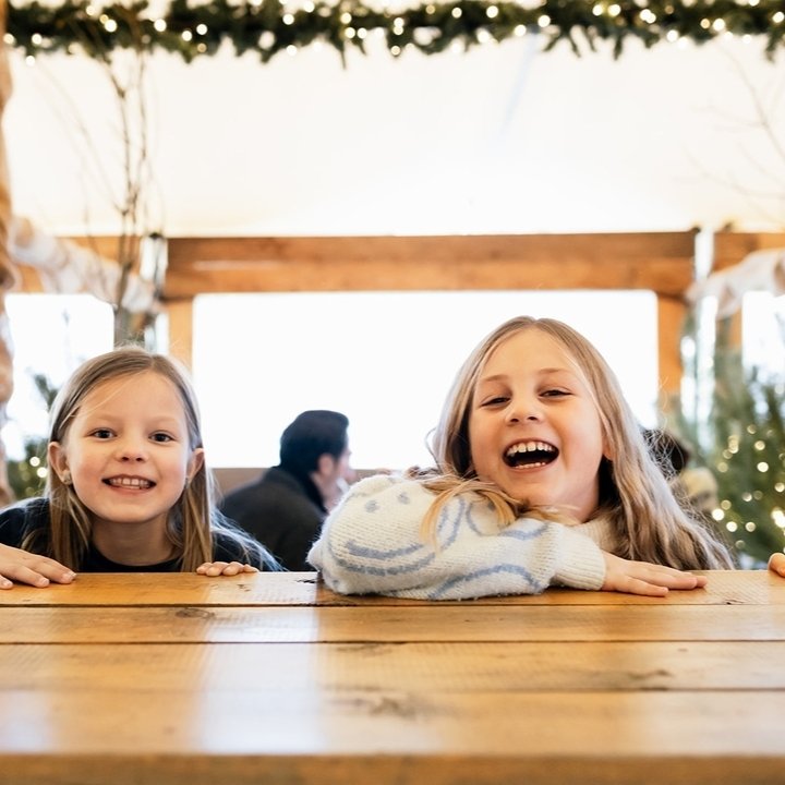 🎯🔥 Beleef onze Warme Wintermarkt 🔨🎄
In 't Veldt draait het niet alleen om shoppen en eten, maar ook om beleven. 🎁✨

🔹 Sla de spijker op z&rsquo;n kop bij nageltje klop
🎯 Gooi je kans met darts
🔥 Warm op bij de vuurschalen
📸 Laat je stralen i