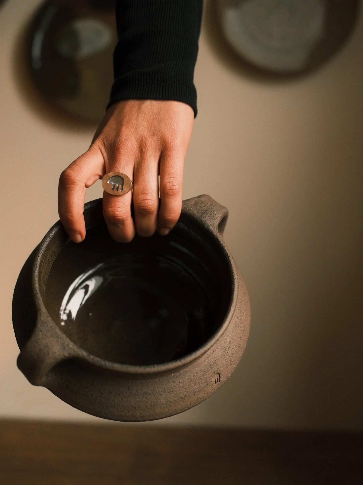 Befejeztem a saj&aacute;t magam sz&aacute;m&aacute;ra k&eacute;sz&iacute;tett cserepeket. Id&eacute;n szeretn&eacute;m, ha min&eacute;l t&ouml;bb n&ouml;v&eacute;nyt tudn&eacute;k tartani az erk&eacute;lyemen is, &iacute;gy sz&uuml;ks&eacute;gem volt