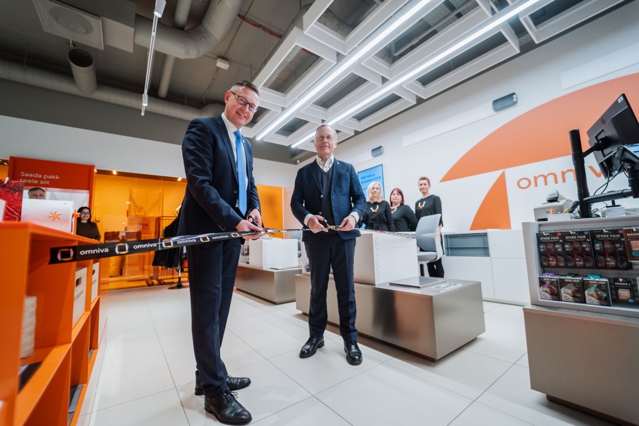 Omniva chairman opening Tartu Post Office of the Future