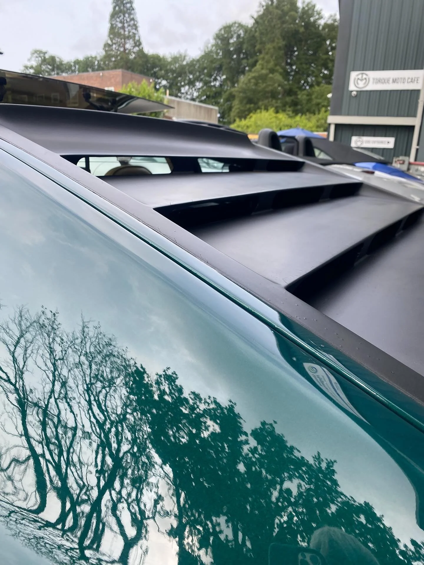 An early bird eclectic mix this morning - going to be a nice day I feel - #thecar #cars #classiccars #supercars #etc #cafelife