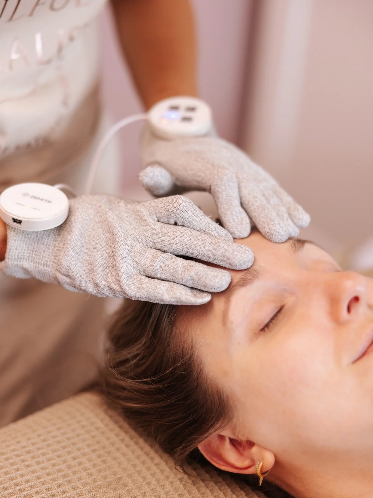 For the woman who is always holding everything together. 

Who rarely stops.
Who&rsquo;s used to pushing through.
Who feels like she should be able to manage it all.

But her skin is starting to reflect how she actually feels.

Tired.
Overstimulated.