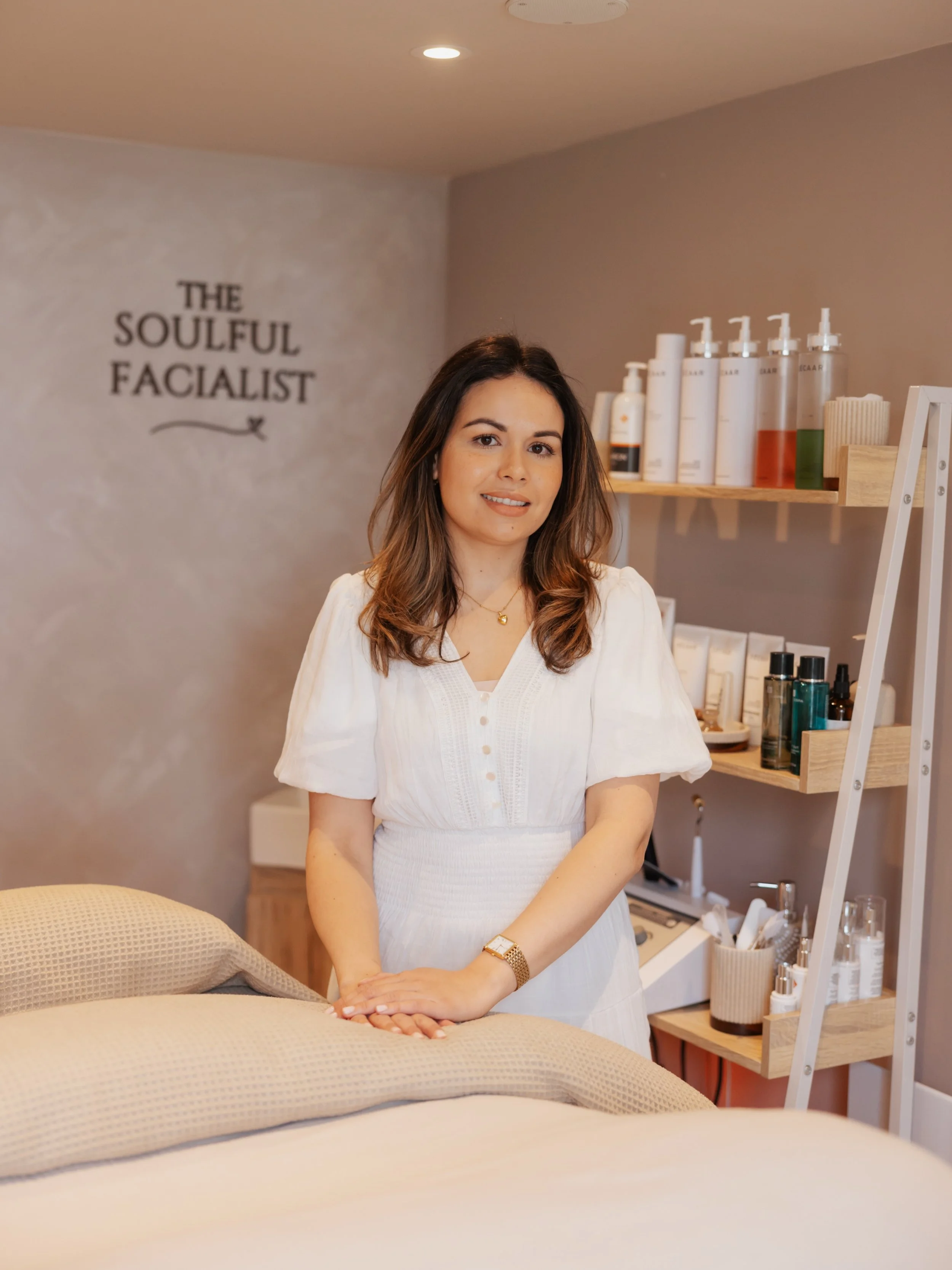I&rsquo;ve been performing treatments for 14 years, and next month I&rsquo;ll be celebrating 5 years of running my own business. I feel incredibly grateful to do what I love every single day all thanks to my amazing clients 🤎 

When you book with me