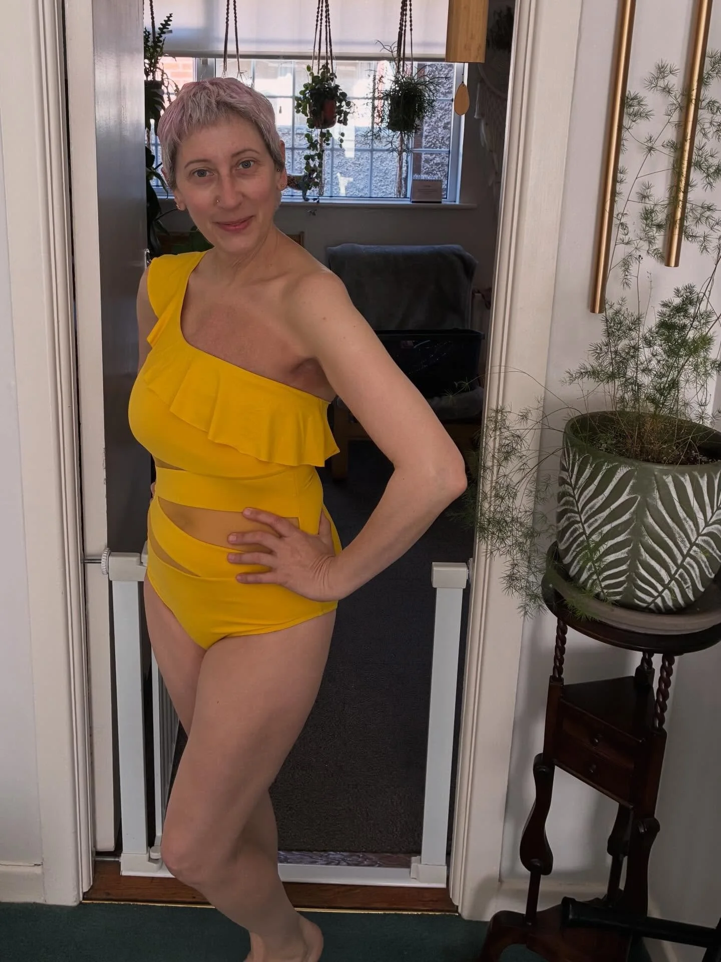 Here I go, first sauna in over a year ! 

First Infrared cellular healing sauna after a year of heavy duty treatment 😷 

Old Lisa would never post a selfy in a swimsuit, but I&rsquo;m not her anymore, I&rsquo;m no longer shrinking or worrying what s