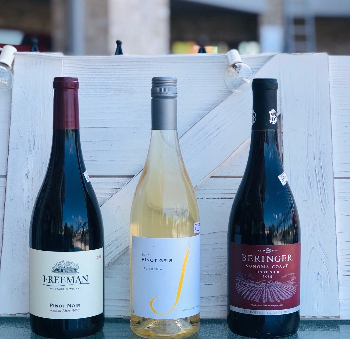 Take away the Monday blues by treating yourself to some wine 🍷

Enjoy 1/2 off select bottles of wine tonight with Bottle Night!