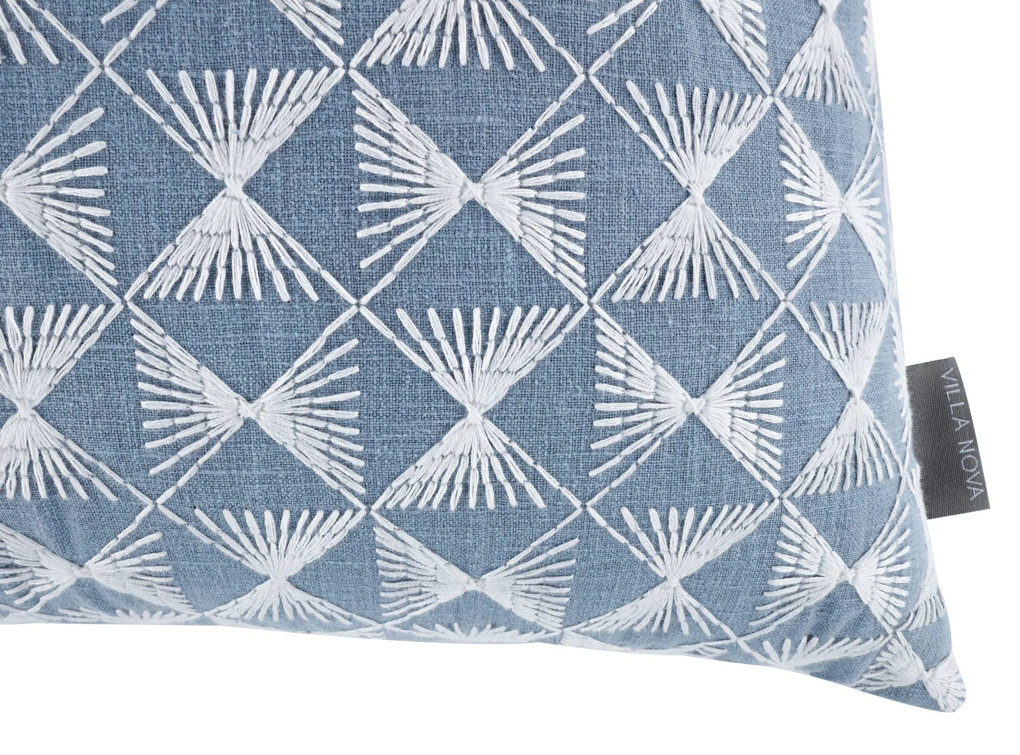 Villa Nova Parterre Cornflower cushion, 50 × 50 cm, corner detail