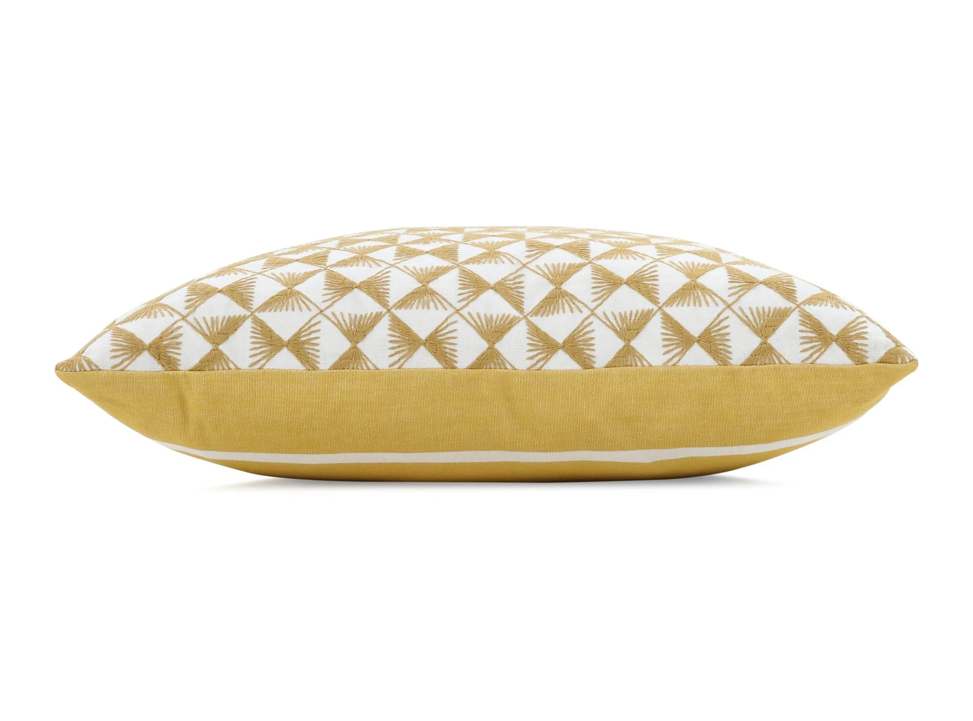 Villa Nova Parterre Husk cushion, 50 × 50 cm, side view