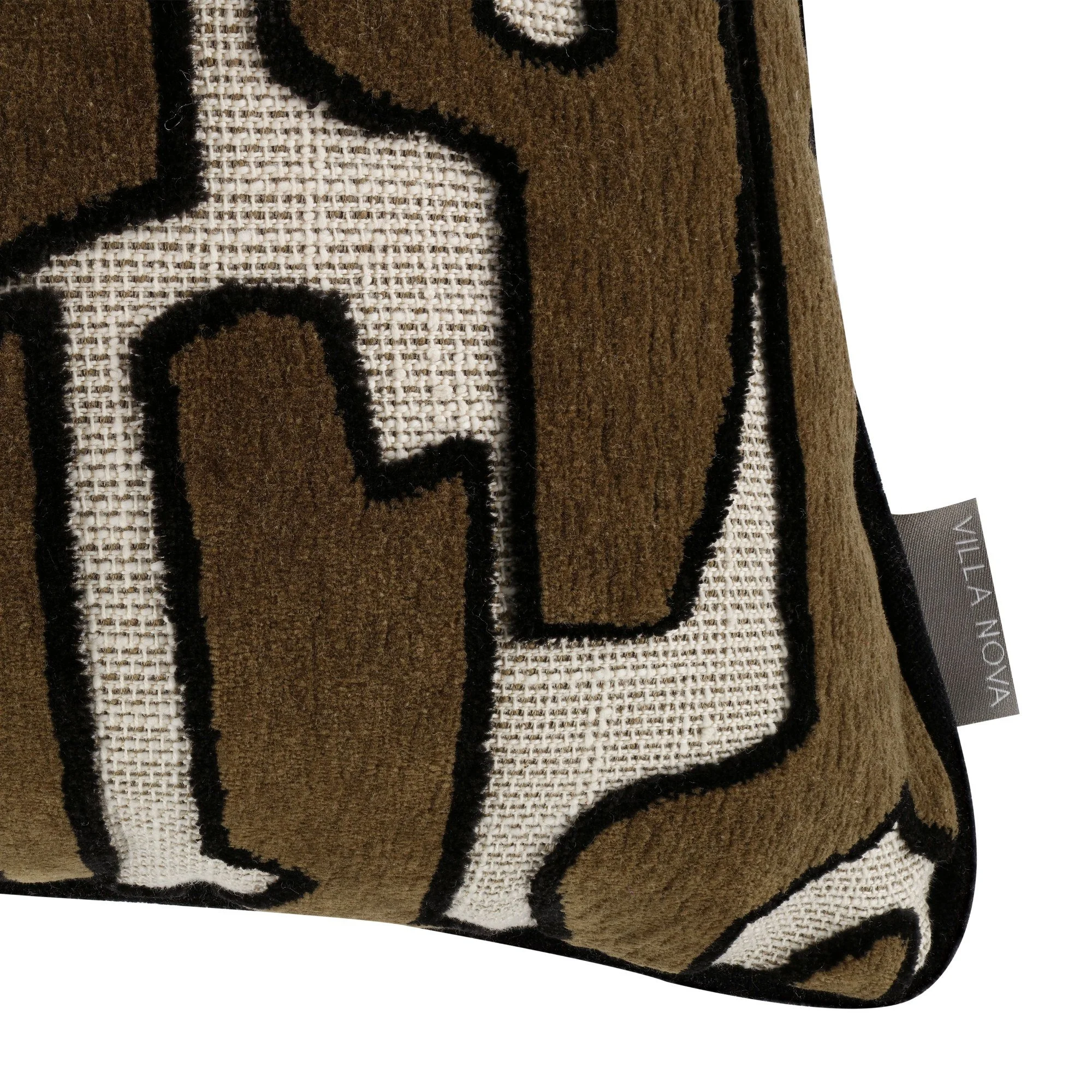Villa Nova Serac Elm cushion, 50 × 50 cm, corner detail