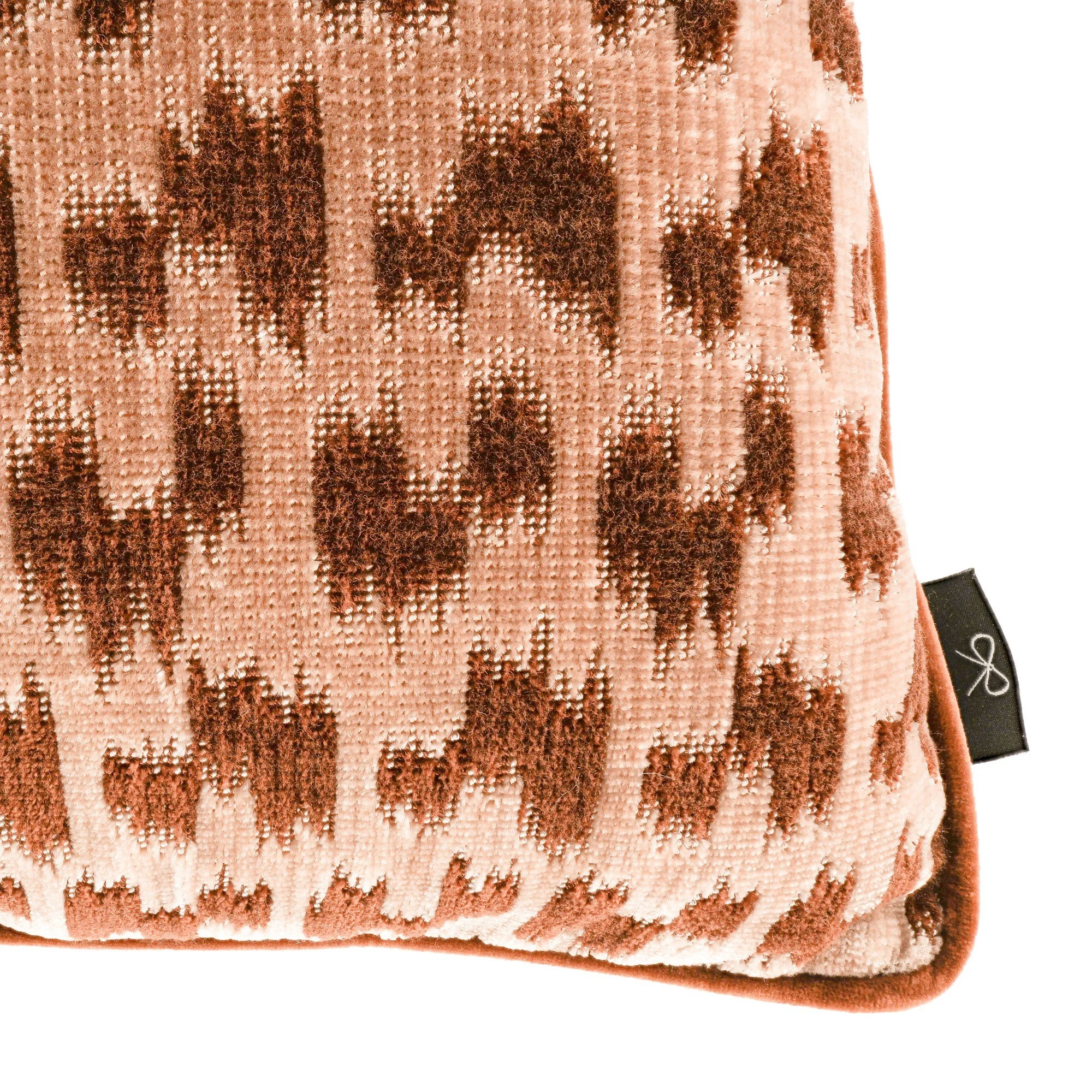 Black Edition Koba Mehndi cushion, 60 × 40 cm, corner detail